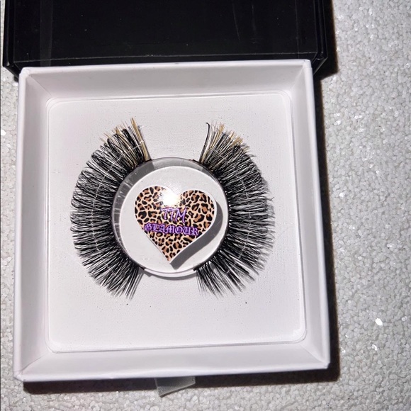 Faux mink eyelashes “creamsicle” - Picture 4 of 9